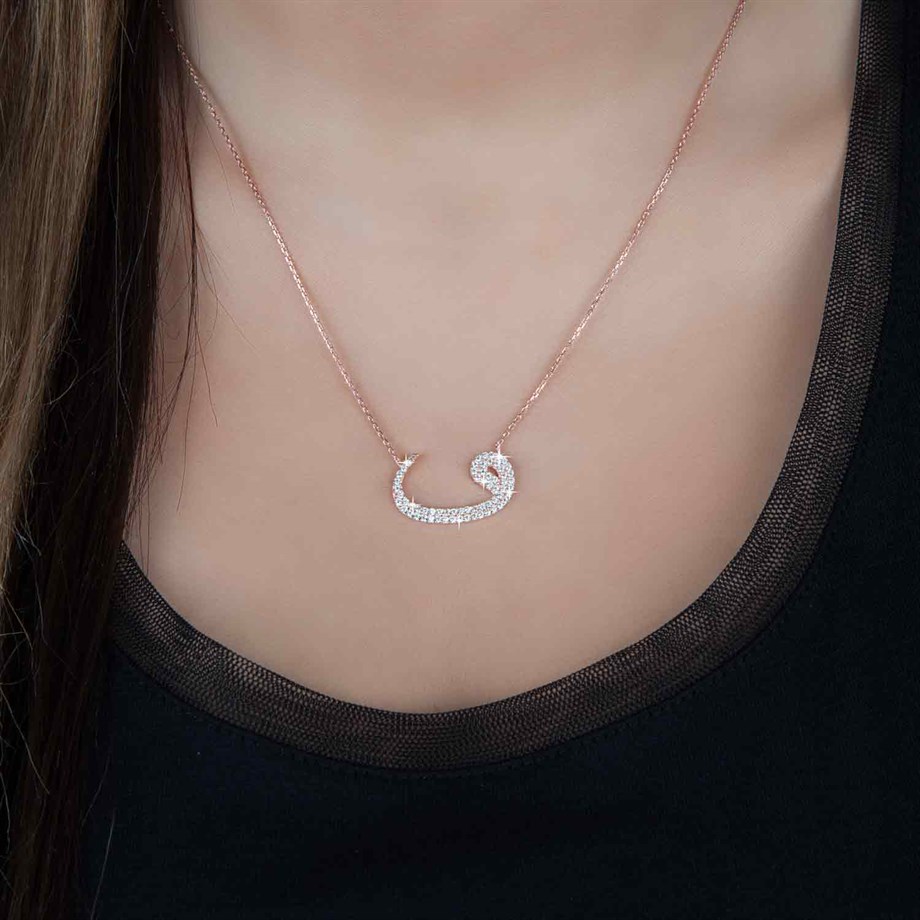 Roze Rengi Zirkon Taşlı Vav Harfi Tasarımlı Kadın Gümüş Kolye